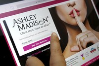 Các trang mạng hẹn hò nở rộ nhưng lại không đưa ra các địa điểm hẹn hò giá mềm, Ảnh: Reuters