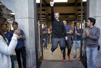 Chùm ảnh khắp nơi trên thế giới ngày iPhone 7 chính thức lên kệ