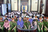 Quang cảnh phiên tòa ngày 8/6. (Ảnh Thành Chung/TTXVN)