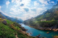 Nho Quế: Dữ dội và bình yên trên miền hoa đá