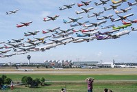 Ngoạn mục hình ảnh hàng trăm máy bay cùng cất cánh