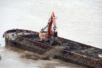 Phó thủ tướng chỉ đạo điều tra việc xả thải xuống sông Hồng