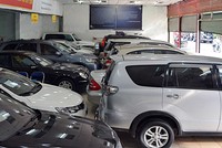 Ô tô cũ đắt hơn xe mới trăm triệu: Nghịch lý dân giàu Việt Nam