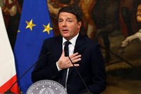 Thủ tướng Italy Matteo Renzi phát biểu trong cuộc họp báo tại cung Chigi, Rome, Italy, ngày 5/12. Ảnh: Reuters.