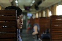 Đường sắt “đuối sức” chạy đua với hàng không