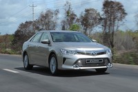 Toyota Camry mới giá từ 1,1 tỷ tại Việt Nam