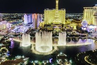 Lượng tiền xu du khách ném xuống đài phun nước được xử lý thế nào?