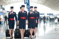 Nhiều hãng hàng không châu Á đưa ra yêu cầu khắt khe về ngoại hình với nữ tiếp viên hàng không.