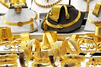 Sáng 28/12, chênh lệch giá mua và bán vàng SJC nới rộng, tỷ giá USD vẫn ở mức cao