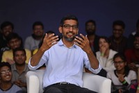 Sundar Pichai tại buổi nói chuyện hôm qua. Ảnh: AFP