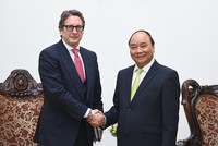 Thủ tướng Nguyễn Xuân Phúc tiếp ông Philip Falcone. Ảnh: VGP/Quang Hiếu