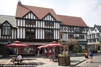 Du khách thích thú vì Trung Quốc có quá nhiều hàng nhái