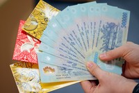 Không hiếm trường hợp nhân viên các công ty nhận lì xì tiền triệu từ các sếp, đồng nghiệp. Ảnh: K.D