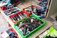 Chợ bán 'xác' thiết bị điện tử trên vỉa hè Sài Gòn