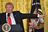 Tổng thống Mỹ Donald Trump trong cuộc họp báo hôm 16/2. Ảnh: AFP