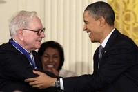 Warren Buffett ăn trưa cùng Barack Obama