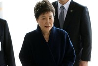 Cựu tổng thống Hàn Quốc Park Geun-hye đến gặp cơ quan công tố. Ảnh: Reuters