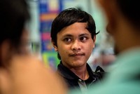 Rolando tại sân bay Manila. Ảnh: AFP