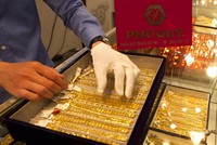 Sáng 31/3, vàng thế giới lao dốc, vàng trong nước chỉ giảm nhẹ 