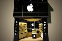 Những biển hiệu thế này được cho là xâm phạm quyền sở hữu trí tuệ của Apple. 