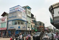 Logo quả táo, biển hiệu Apple "nhan nhản" trên đường phố Việt Nam.