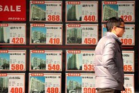 Các quảng cáo nhà đất "sinh lợi cao" và liên quan đến mê tín sẽ bị cấm tại Bắc Kinh. Ảnh:AFP