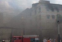 Khoảng 9h45' sáng nay đám cháy tại công ty may Kwong Lung – MeKo bất ngờ bùng phát trở lại (ảnh người dân chụp)