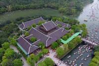 Bến thuyền Tràng An đông nghẹt người ngày khai hội