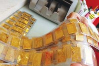 Thị trường tài chính 24h: Nội xả ồ ạt, ngoại gom mạnh