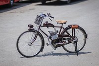 Chiếc xe sử dụng nhiên liệu xăng pha dầu.