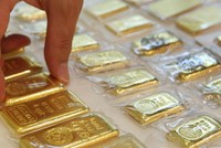 Sáng 24/4, giá vàng trong nước và thế giới đồng loạt lao dốc