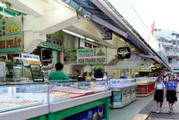 Hình ảnh phố chuyên doanh vàng bạc, đá trang sức tại TP.HCM ngày đầu ra mắt