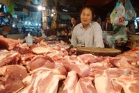 CPI tháng 4 đứng yên, điều bất ngờ trong 10 năm cận kề có một phần nguyên nhân từ giá thịt lợn của người nông dân đang xuống quá thấp, chi phí ăn uống giảm mạnh (ảnh minh hoạ)