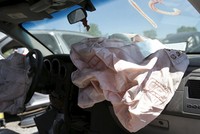 Công nghệ hiện đại giúp việc lái xe an toàn hơn nhưng cũng tốn chi phí sửa chữa nhiều hơn. Ảnh: Autoblog.