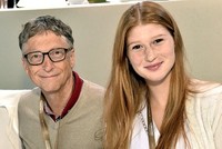 Bill Gates chụp cùng con gái Jennifer, sinh viên Đại học Stanford. 