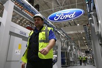 Lợi nhuận quý I năm nay của Ford sụt giảm 42%. Ảnh: DailyMail