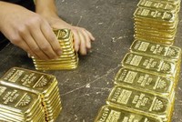 Sáng 16/5, giá vàng nhích nhẹ, USD gần như bất động