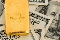Sáng 17/5, giá vàng bật tăng trở lại, USD lặng sóng