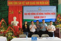 Ông Nguyễn Quang Thanh (thứ 2 trái) và thành viên Hội đồng quản trị.
