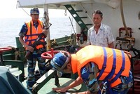 Sang mạn khoảng 1,3 triệu lít dầu trái phép trên vùng biển Việt Nam