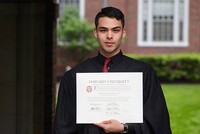 Shannon Satonori Lytle nhận bằng Harvard ngày 25/5. 