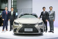 Lexus trình làng mẫu xe cỡ lớn hạng sang giá “rẻ” LS 350