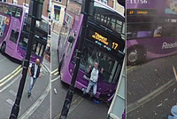 Bị ôtô đâm, người đàn ông đứng dậy bước vào quán rượu