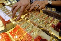 Sáng 19/7, giá vàng tiếp tục tăng, tỷ giá trung tâm giảm ngày thứ 3 liên tiếp