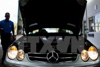 Ôtô Mercedes-Benz thuộc tập đoàn Daimler được kiểm tra kỹ thuật tại Hildesheim, miền Bắc Đức. (Nguồn: AFP/TTXVN)