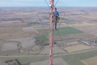 Thay một bóng đèn kiếm 20.000 USD