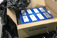 Ảnh được cho là iPhone 8 tại nhà máy Foxconn.
