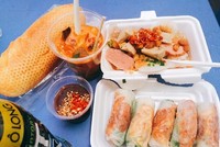 Những con hẻm ăn vặt luôn tấp nập ở Sài Gòn