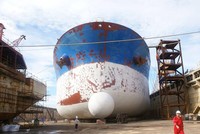 Nếu phá sản, hơn 1.200 lao động nhà máy đóng tàu Dung Quất đang có nguy cơ mất việc làm.