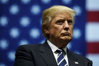 Tổng thống Donald Trump lo ngại an ninh quốc gia vì thương vụ liên quan đến Trung Quốc. Ảnh: AFP